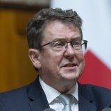Le ministre de l'énergie Albert Rösti a répété tout au long des débats la nécessité de créer des réserves d'électricité en Suisse (archives). KEYSTONE/PETER SCHNEIDER